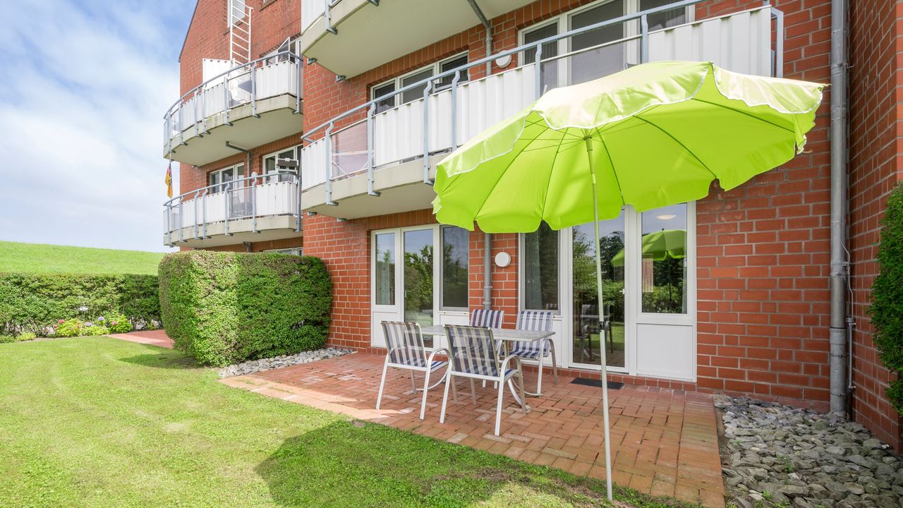 Terrasse mit Sonnenschirm Terrasse mit Sonnenschirm